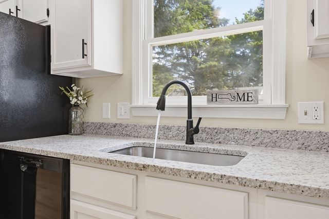 5 Kurtz St, Chicopee, MA 01013