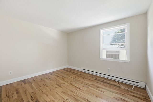 5 Kurtz St, Chicopee, MA 01013