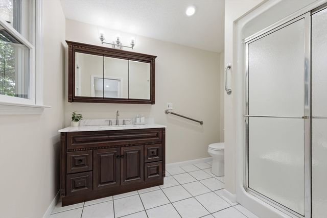 5 Kurtz St, Chicopee, MA 01013