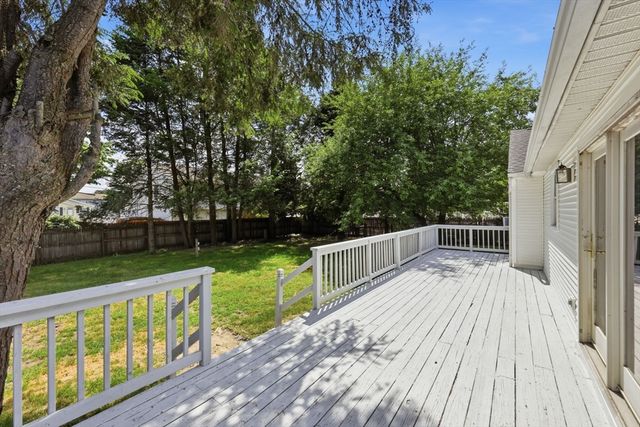 5 Kurtz St, Chicopee, MA 01013