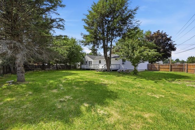 5 Kurtz St, Chicopee, MA 01013
