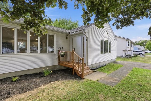 5 Kurtz St, Chicopee, MA 01013