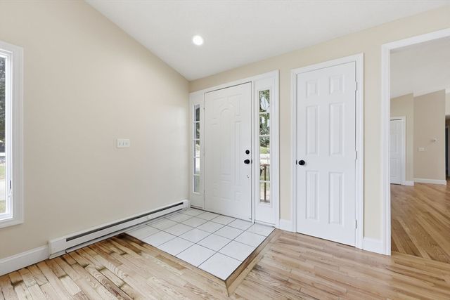 5 Kurtz St, Chicopee, MA 01013