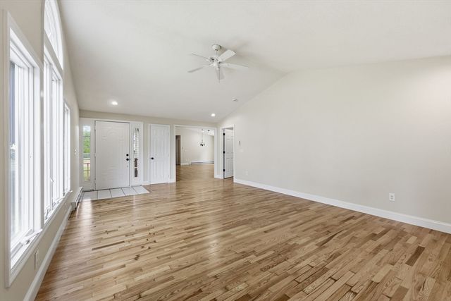 5 Kurtz St, Chicopee, MA 01013