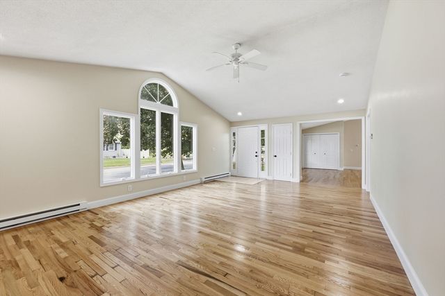 5 Kurtz St, Chicopee, MA 01013