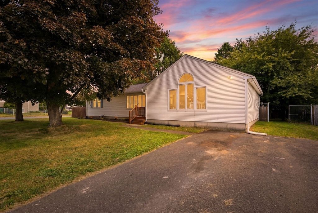 5 Kurtz St, Chicopee, MA 01013