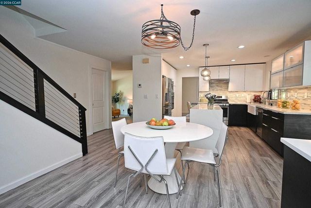 15 El Portal Ct, Clayton, CA 94517