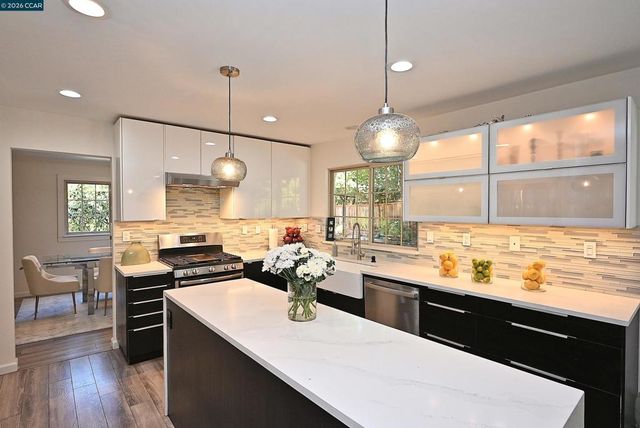 15 El Portal Ct, Clayton, CA 94517