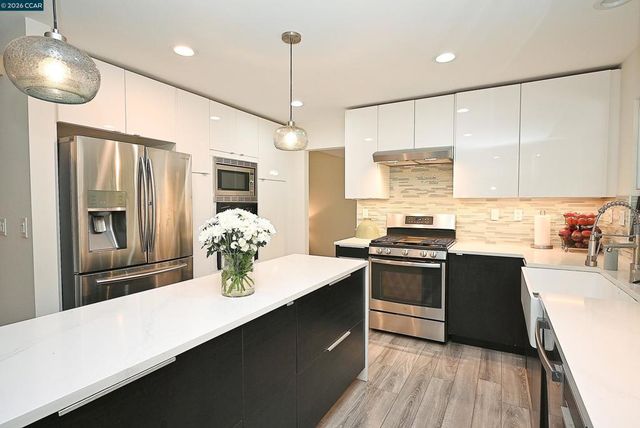 15 El Portal Ct, Clayton, CA 94517