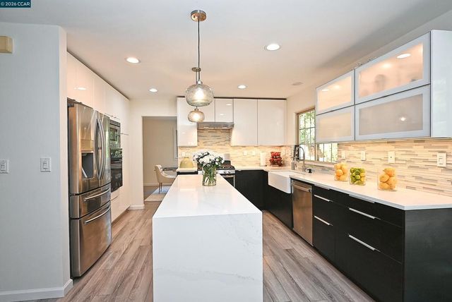 15 El Portal Ct, Clayton, CA 94517