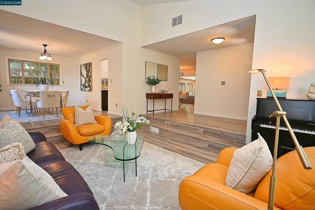 15 El Portal Ct, Clayton, CA 94517