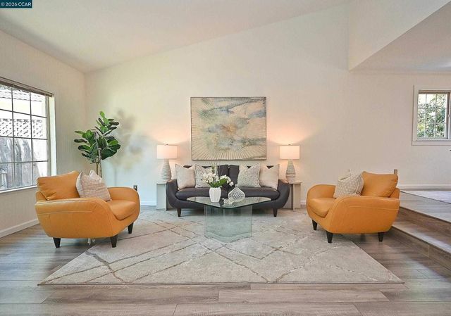 15 El Portal Ct, Clayton, CA 94517