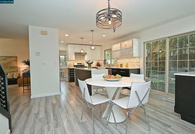 15 El Portal Ct, Clayton, CA 94517