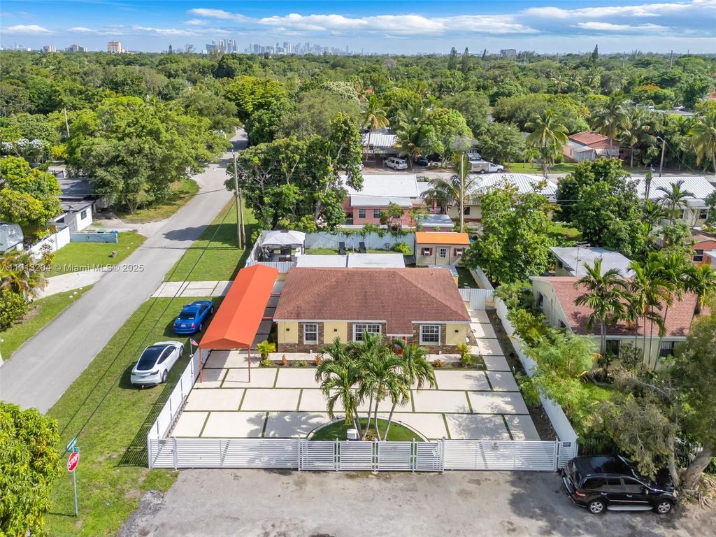 302 NW 100th St, Miami, FL 33150