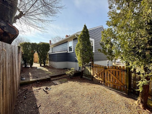 30 Haley Road 1, Marblehead, MA 01945