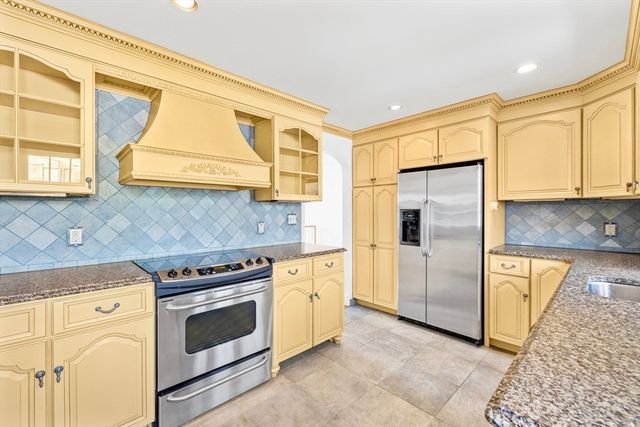 30 Haley Road 1, Marblehead, MA 01945