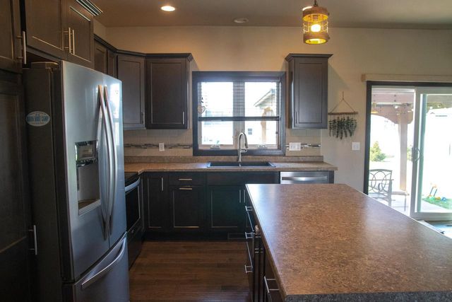 306 GREENBRIER DRIVE, Hortonville, WI 54944