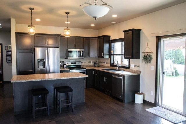 306 GREENBRIER DRIVE, Hortonville, WI 54944
