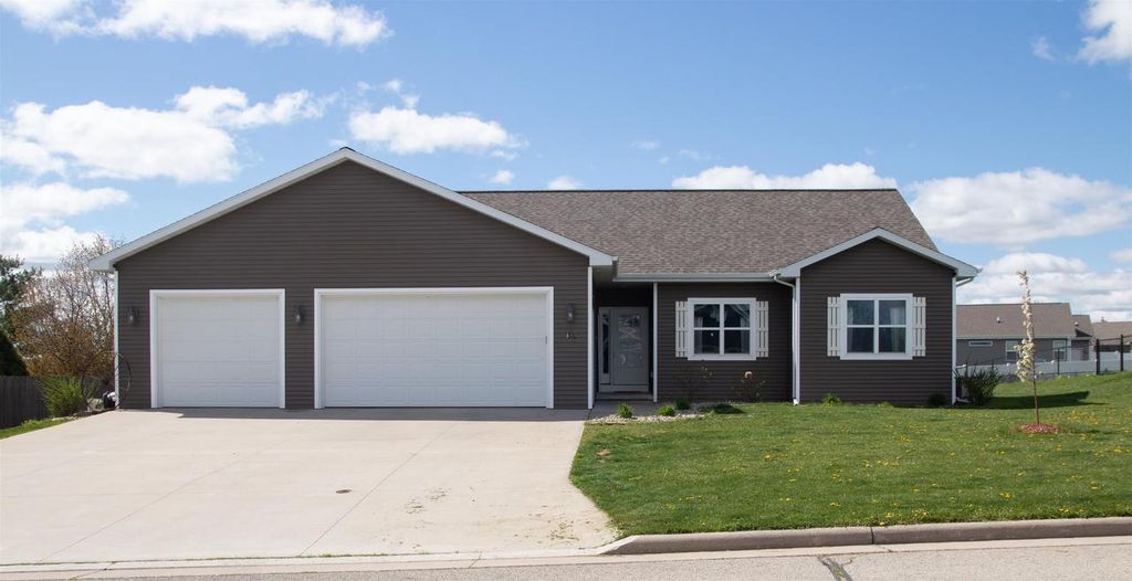 306 GREENBRIER DRIVE, Hortonville, WI 54944