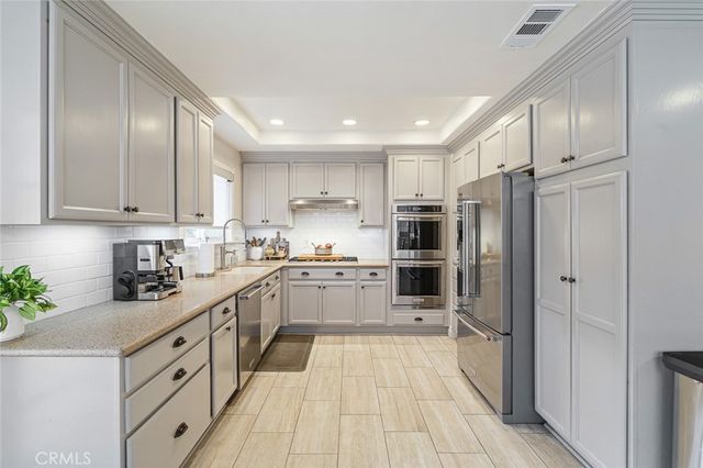 2817 Ridgewood, Santa Ana, CA 92705