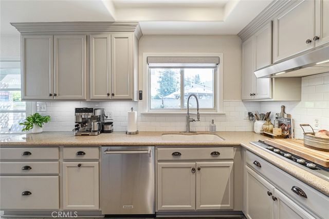 2817 Ridgewood, Santa Ana, CA 92705