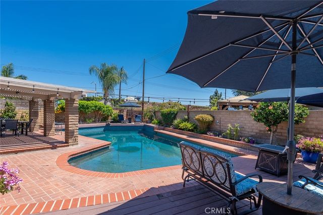 2817 Ridgewood, Santa Ana, CA 92705