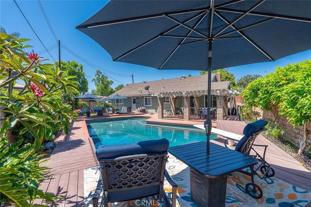 2817 Ridgewood, Santa Ana, CA 92705