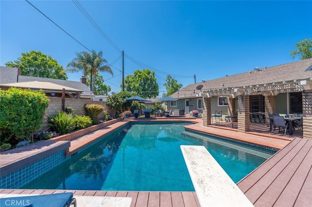 2817 Ridgewood, Santa Ana, CA 92705