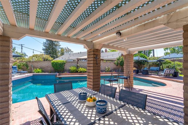 2817 Ridgewood, Santa Ana, CA 92705