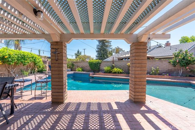 2817 Ridgewood, Santa Ana, CA 92705