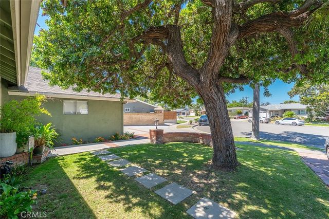 2817 Ridgewood, Santa Ana, CA 92705