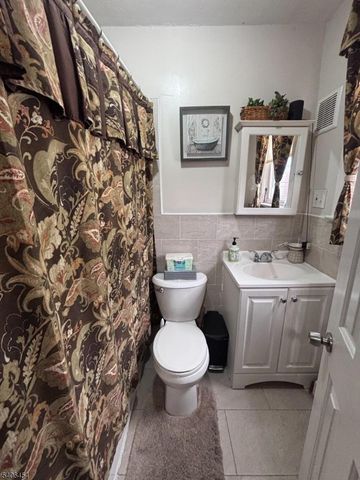 363 10Th Ave, Paterson City, NJ 07514