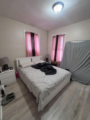 363 10Th Ave, Paterson City, NJ 07514