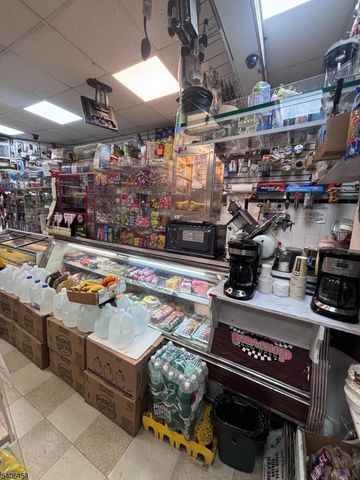 363 10Th Ave, Paterson City, NJ 07514