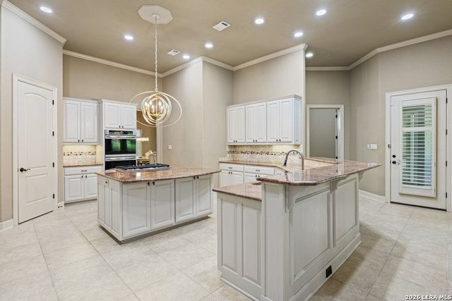 2022 Via Vineda, San Antonio, TX 78258
