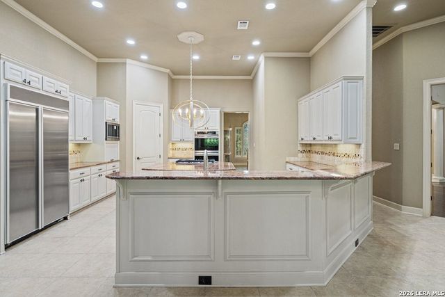 2022 Via Vineda, San Antonio, TX 78258