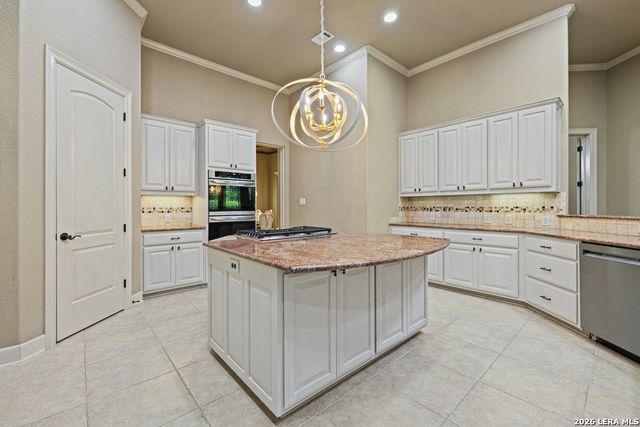 2022 Via Vineda, San Antonio, TX 78258