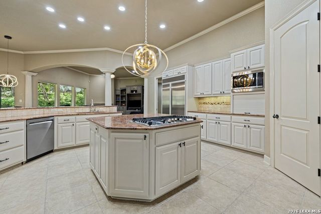 2022 Via Vineda, San Antonio, TX 78258