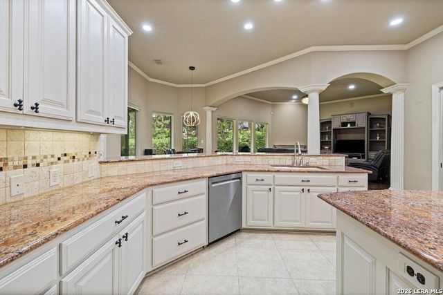 2022 Via Vineda, San Antonio, TX 78258