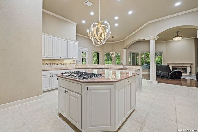 2022 Via Vineda, San Antonio, TX 78258