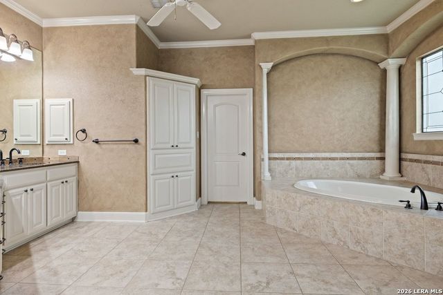 2022 Via Vineda, San Antonio, TX 78258