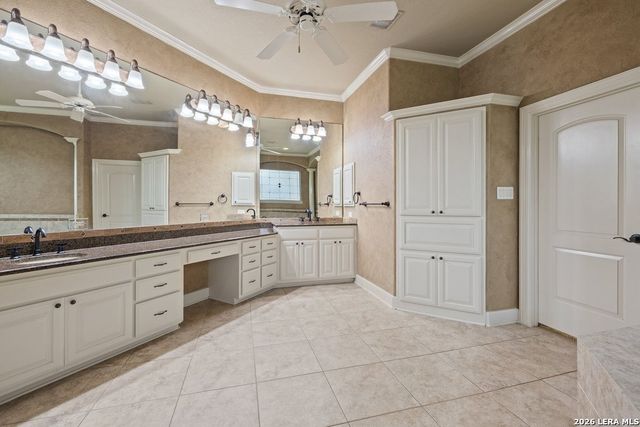 2022 Via Vineda, San Antonio, TX 78258