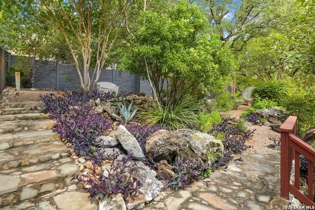 2022 Via Vineda, San Antonio, TX 78258