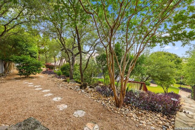 2022 Via Vineda, San Antonio, TX 78258