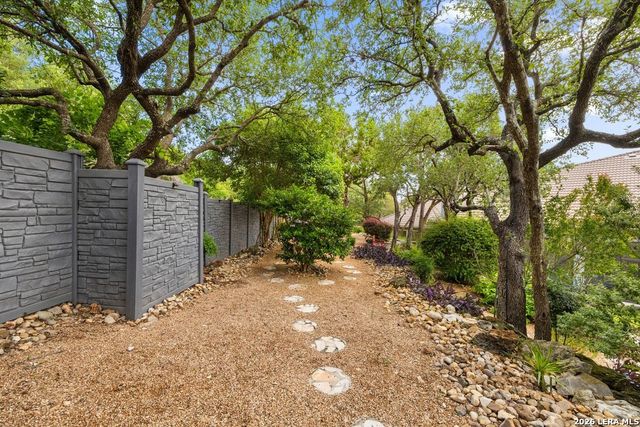 2022 Via Vineda, San Antonio, TX 78258