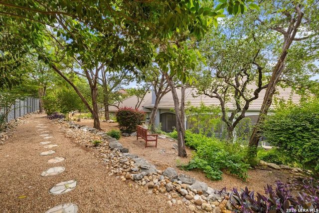 2022 Via Vineda, San Antonio, TX 78258