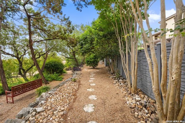 2022 Via Vineda, San Antonio, TX 78258