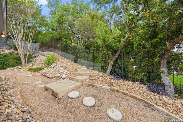 2022 Via Vineda, San Antonio, TX 78258