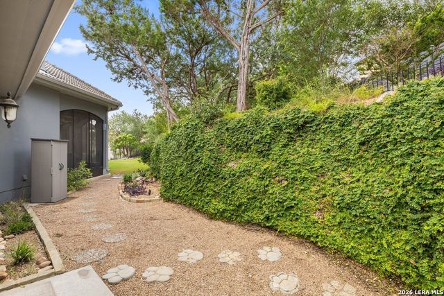 2022 Via Vineda, San Antonio, TX 78258