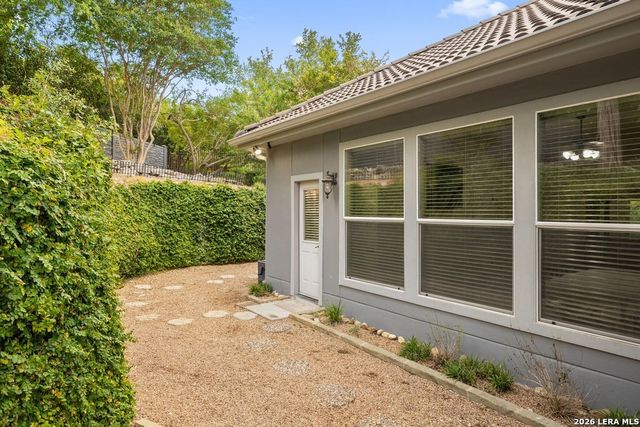 2022 Via Vineda, San Antonio, TX 78258